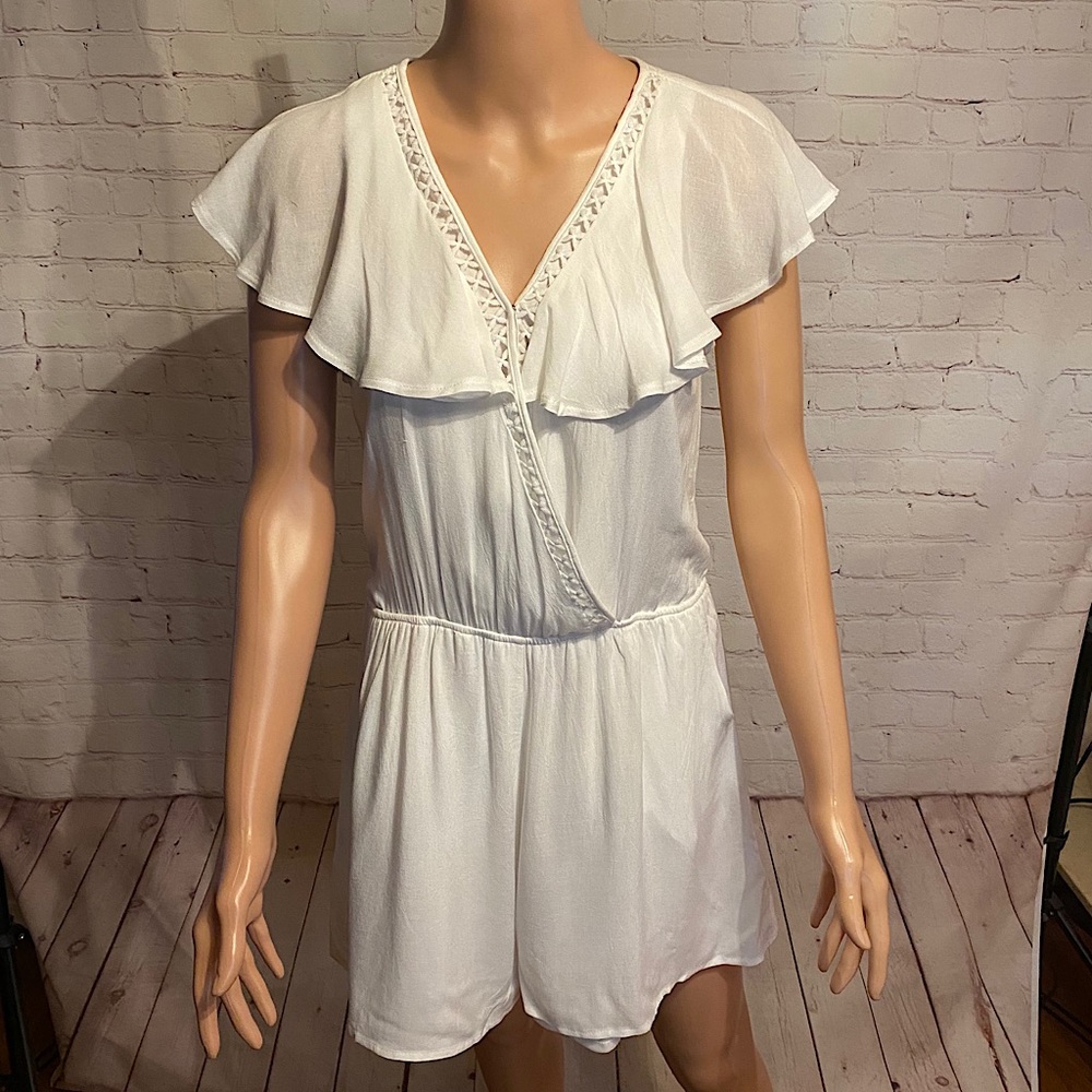 Very J white embroidered comfortable boho embroidered romper size large